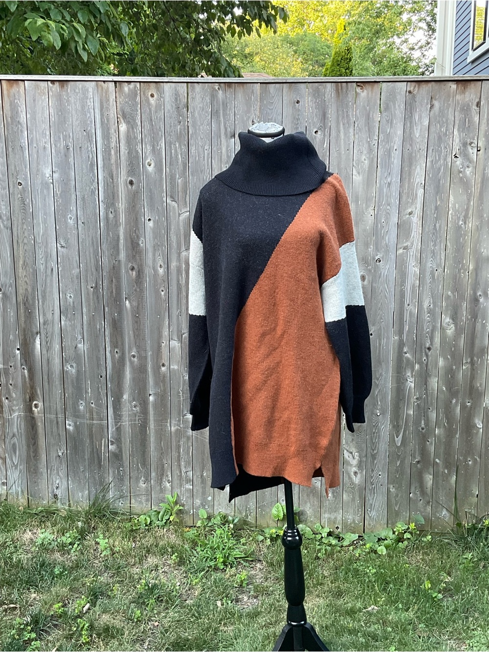 Blu Pepper Black, Rust & Cream Colorblock Turtleneck Sweater